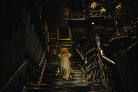 Un fotogramma del film Crimson Peak