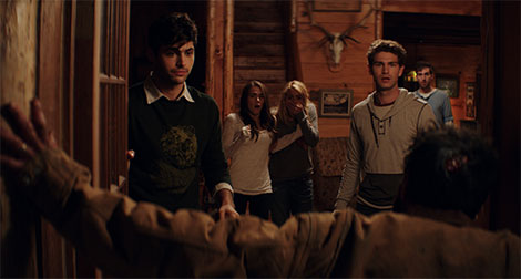 Un fotogramma del film horror Cabin Fever (2016)