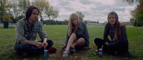 Un fotogramma del film horror It Follows (2014)