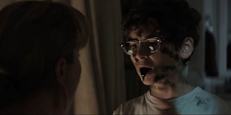 Un fotogramma del film horror The Darkness (2016)
