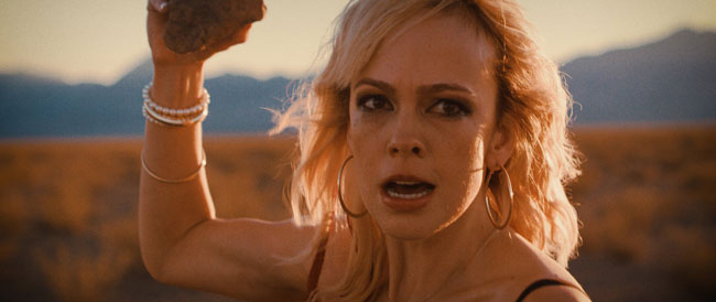 Un fotogramma del film del 2017 It Stains the Sands Red