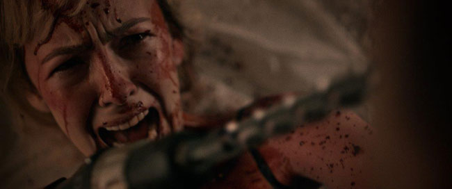 Un fotogramma del film del 2017 It Stains the Sands Red