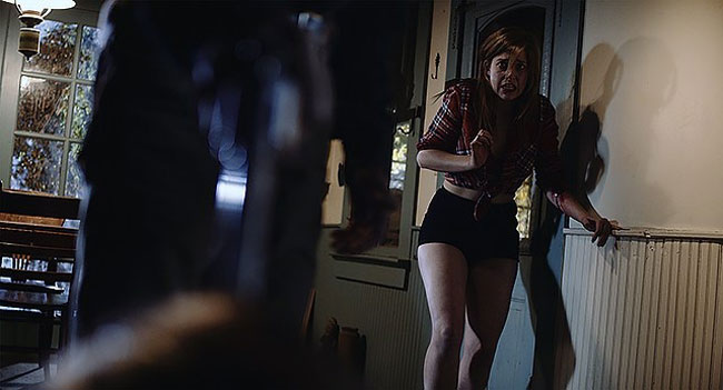 Un fotogramma del film Tonight She Comes