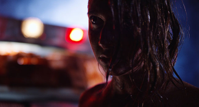 Un fotogramma del film del 2017 Tonight She Comes