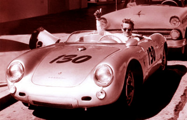 James Dean alla guida della sua Porsche, un'auto maledetta
