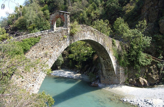 Una foto del Ponte del Roch a Lanzo Torinese (TO)