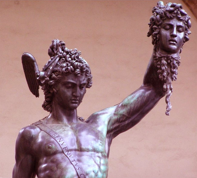 Perseo con la testa di Medusa: particolare della scultura di Benvenuto Cellini