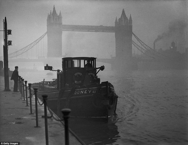 Grande Smog di Londa del 1952, nebbia sul Tamigi