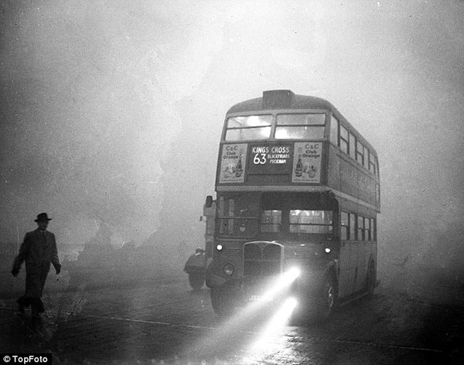 Grande Smog di Londa del 1952, auto e mezzi nel buio