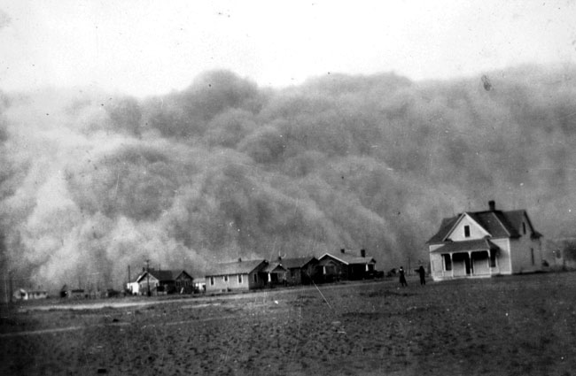 Tempesta di polvere durante l'invasione della polvere negli USA