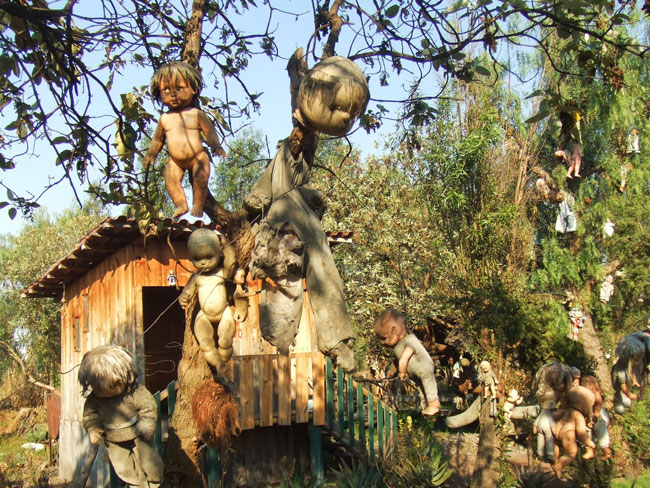 Una foto dall'isola delle bambole