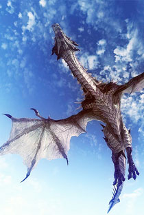 Un drago d'argento in volo visto dal basso Un drago d'argento in volo visto dal basso