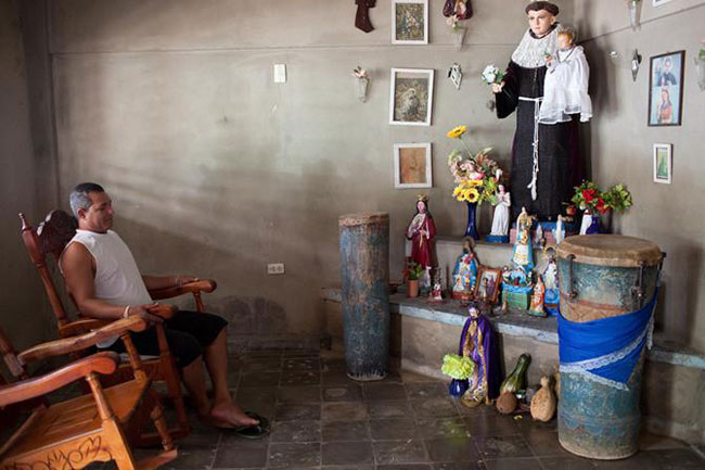 La foto di una cappella per la preghiera della Santeria