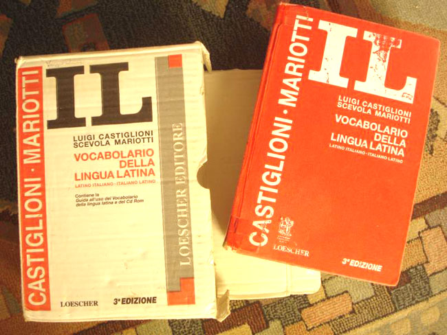 La foto di una copia del vocabolario Castiglioni Mariotti di lingua latina