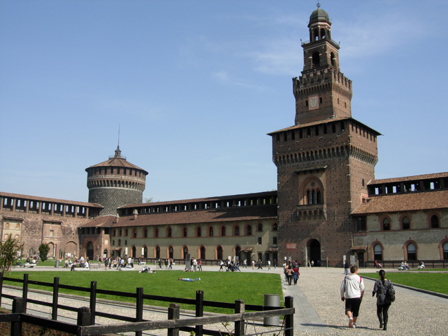 il cortile interno del Castello Sforzesco di Milano