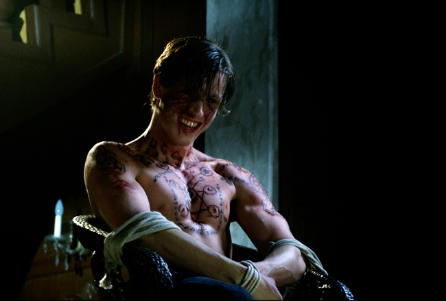 Una scena dal film horror Dont Look At The Demon