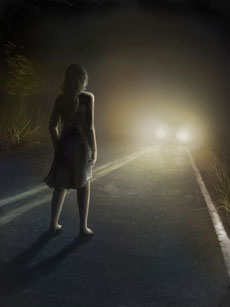 Un'austoppista fantasma in mezzo alla strada